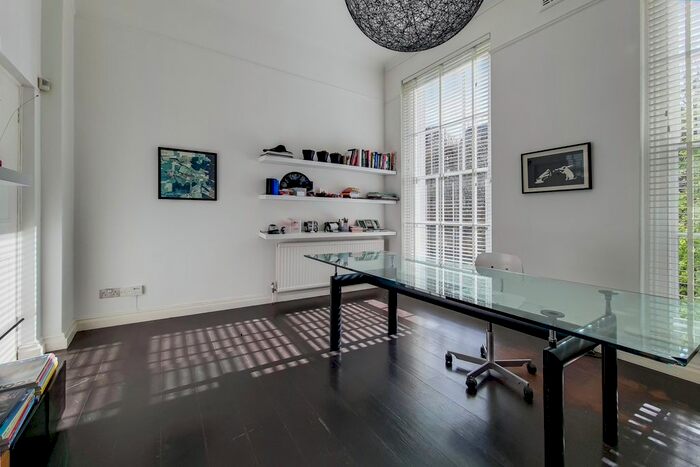 2 Bedroom Flat To Rent In C, Highbury Crescent, London, N5