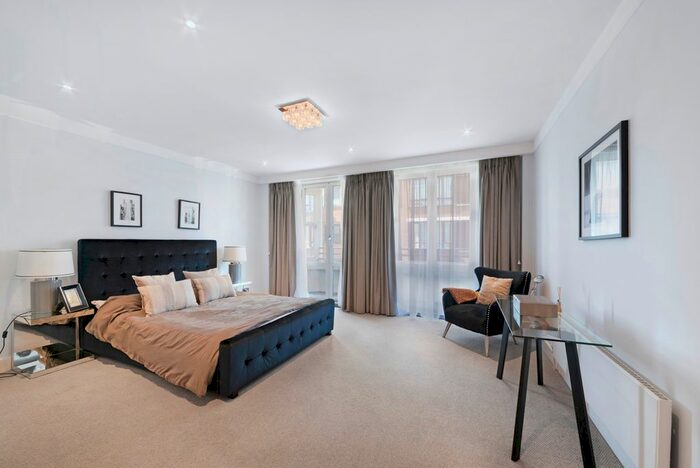 3 Bedroom Flat To Rent In Porchester Gate, Bayswater Road, London, W2