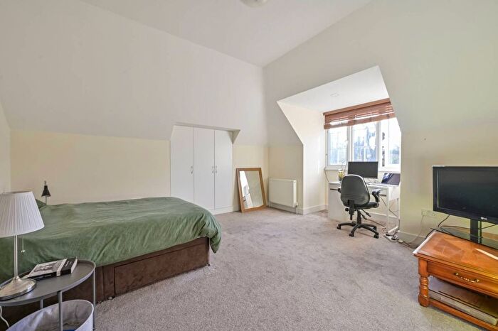 1 Bedroom Flat To Rent In Keswick Road, East Putney, London, SW15