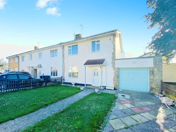 3 Bedroom End Of Terrace House To Rent In Montrose Close, Worthing, BN12