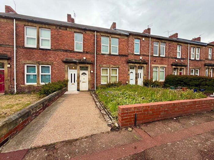 2 Bedroom Flat To Rent In Camborne Grove, Gateshead, Tyne And Wear, NE8