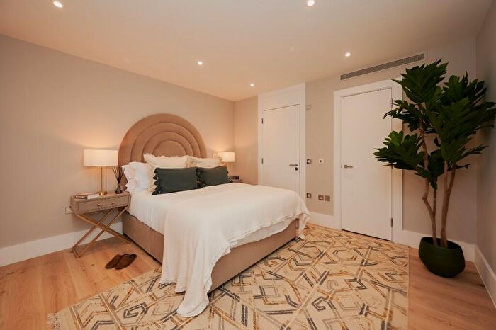 2 Bedroom Apartment To Rent In Flat, Baker, Baker Street, London, NW1