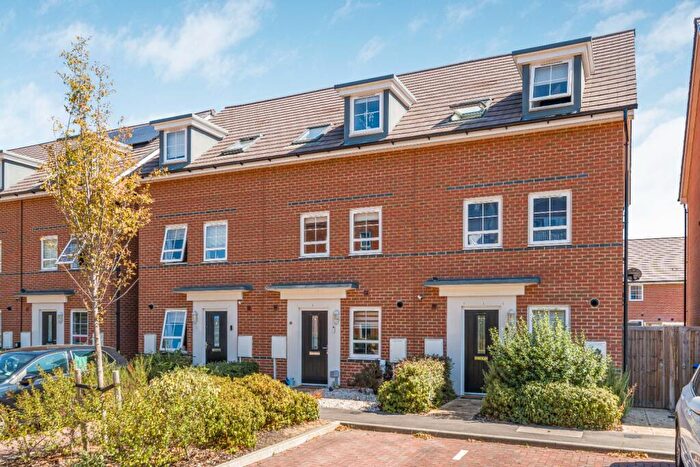 3 Bedroom Terraced House For Sale In Chertsey, Surrey, KT16