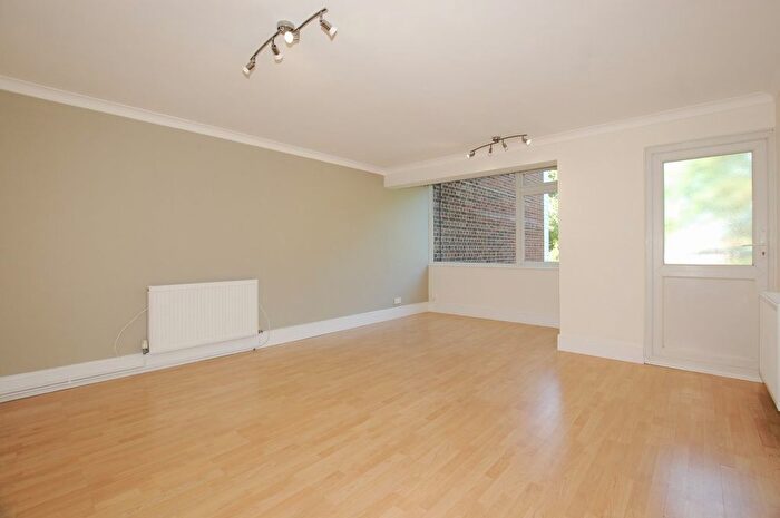 2 Bedroom Flat To Rent In Hurst Court, Southend Road, Beckenham, BR3