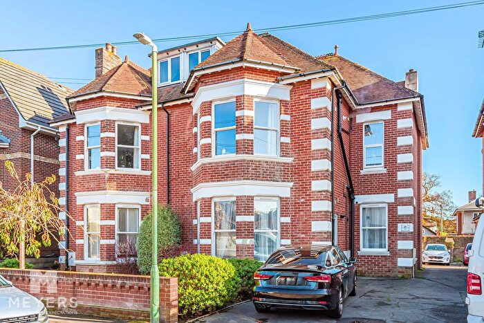 1 Bedroom Flat For Sale In Crabton Close Road, Bournemouth, BH5