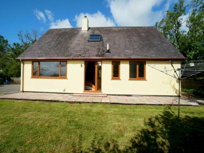 3 Bedroom House To Rent In Llangefni, Anglesey, LL77