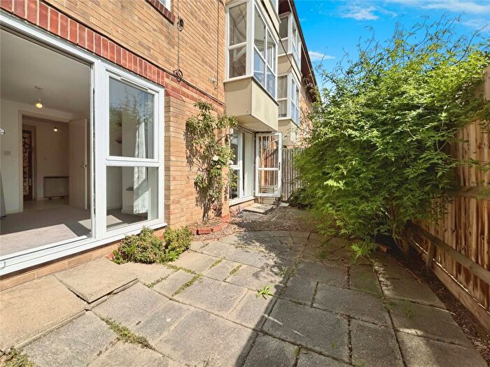 1 Bedroom Flat For Sale In Varcoe Road, London, SE16