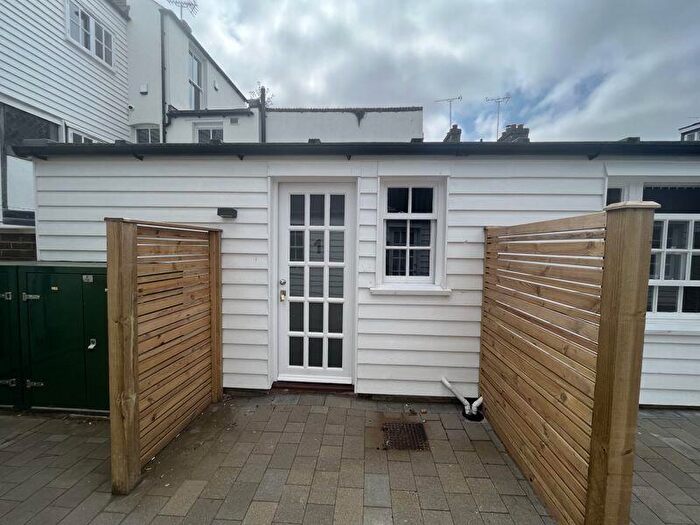 1 Bedroom Flat To Rent In Bligh's Yard, North Lane, Canterbury, CT2