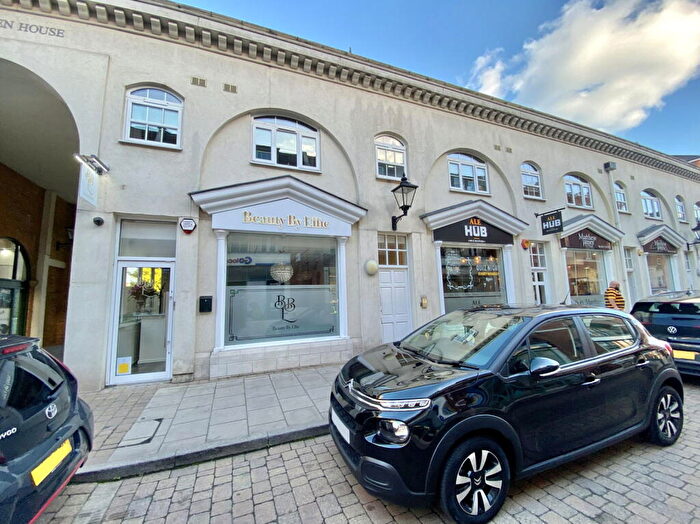 2 Bedroom Apartment For Sale In Heath Green House, Main Street, Dickens Heath, B90