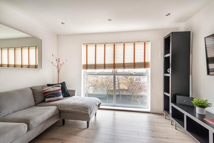 2 Bedroom Flat To Rent In North Road, Cardiff, CF14