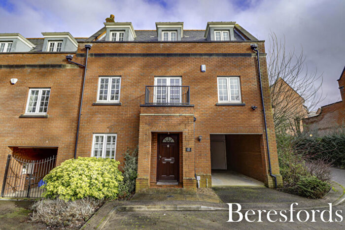 3 Bedroom End Of Terrace House For Sale In Osborne Heights, Warley, CM14