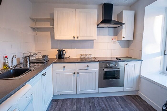 2 Bedroom Flat To Rent In Dens Road, Stobswell, Dundee, DD3