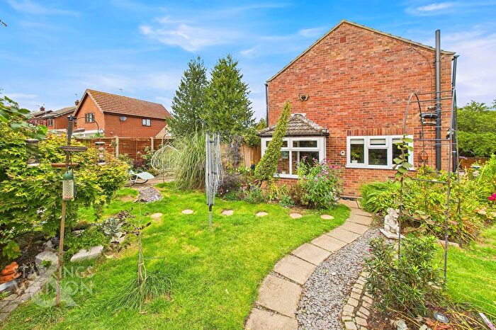 2 Bedroom Cottage For Sale In Old Chapel Road, Freethorpe, Norwich, NR13