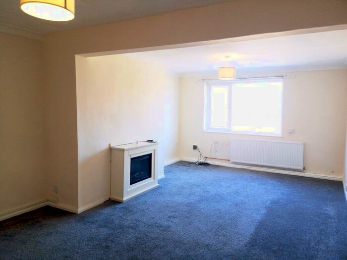 3 Bedroom Flat To Rent In Aymer Drive, Thurcroft, Rotherham, S66