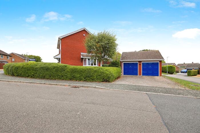 3 Bedroom Detached House For Sale In Walnut Way, Stilton, Peterborough, PE7