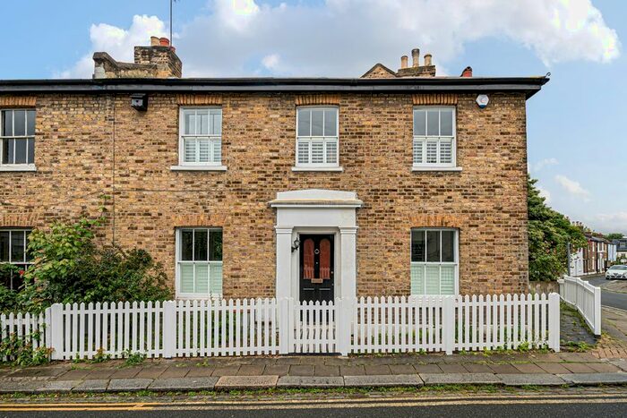 2 Bedroom Cottage To Rent In Halifax Street, London, SE26