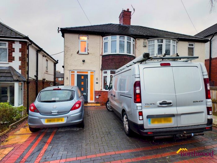 3 Bedroom Semi-Detached House To Rent In Birchgate, Bucknall, Stoke-on-Trent, ST2