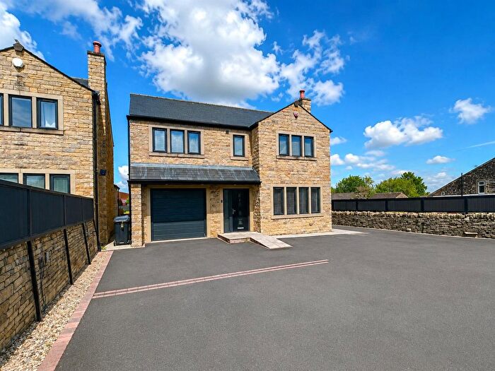 4 Bedroom Detached House For Sale In Moorside View, Wilsden, Bradford, BD15