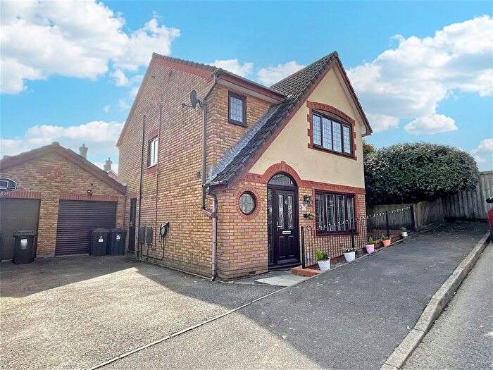 3 Bedroom Detached House For Sale In Pipit Meadow, Uckfield, East Sussex, TN22