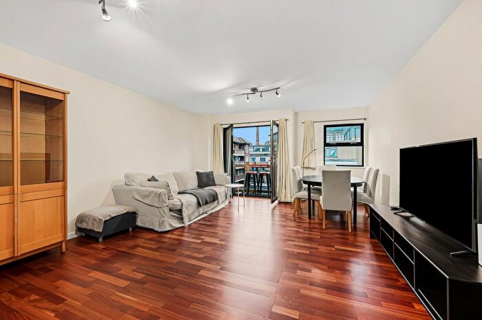 2 Bedroom Flat For Sale In Quaker Street, Liverpool Street, E1