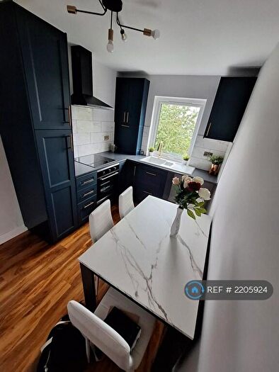 2 Bedroom Flat To Rent In Thurso Crescent, Dundee, DD2