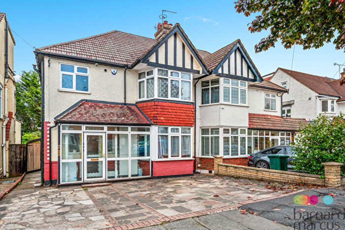 3 Bedroom Semi-Detached House For Sale In Lewes Road, London, N12