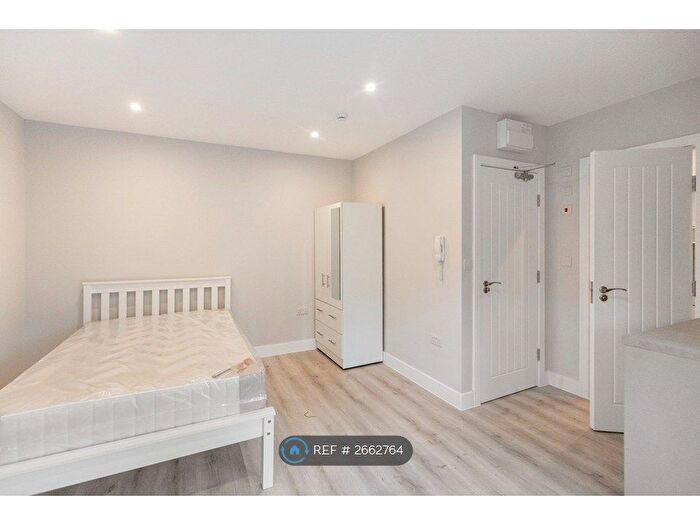 Studio To Rent In Lime Close, South Ockendon, RM15