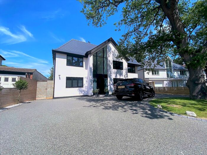 5 Bedroom Detached House To Rent In Heathfield, Chislehurst, BR7