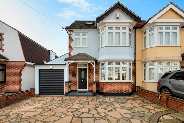 3 Bedroom Semi-Detached House To Rent In Dee Way, Romford, RM1