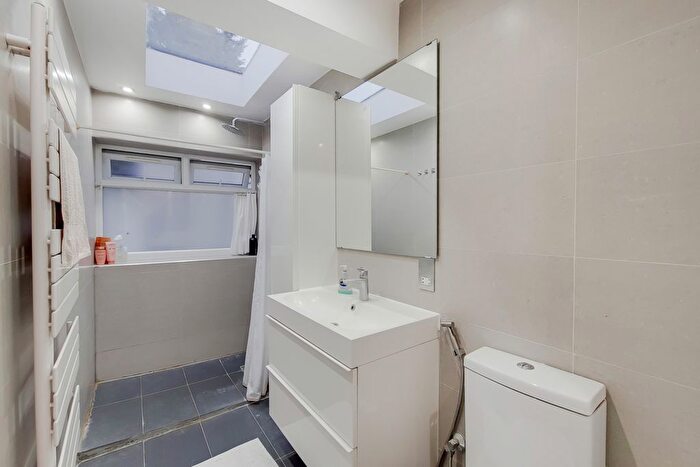4 Bedroom Semi-Detached House To Rent In Highfield Road, Acton, W3