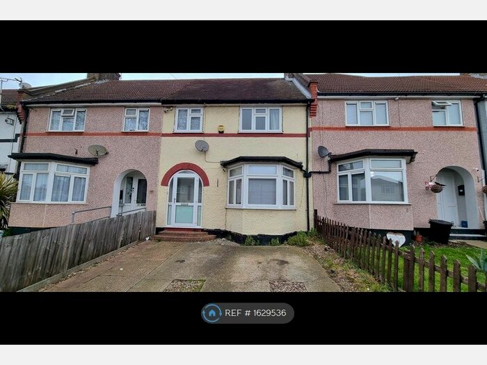 3 Bedroom Terraced House To Rent In Manchester Drive, Leigh-On-Sea, SS9