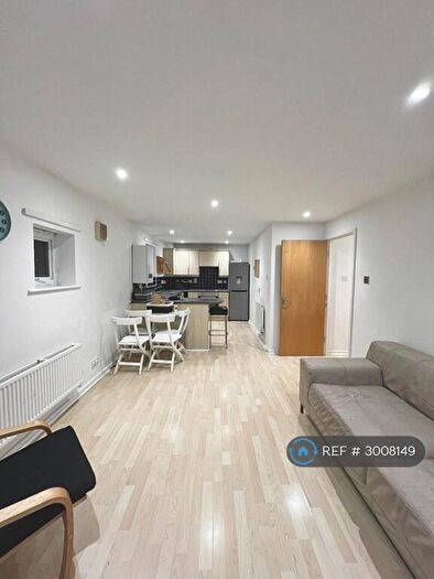 2 Bedroom Flat To Rent In Rook Street, Manchester, M15
