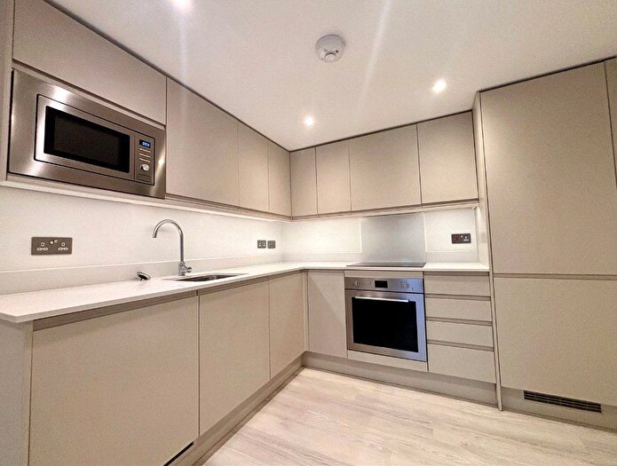 2 Bedroom Flat To Rent In Farnborough Road, Farnborough, Hampshire, GU14