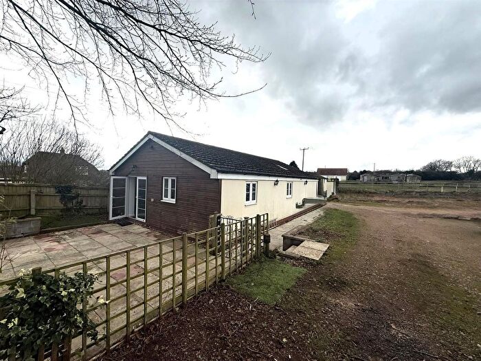 3 Bedroom Detached Bungalow To Rent In The Scarr, Newent, GL18
