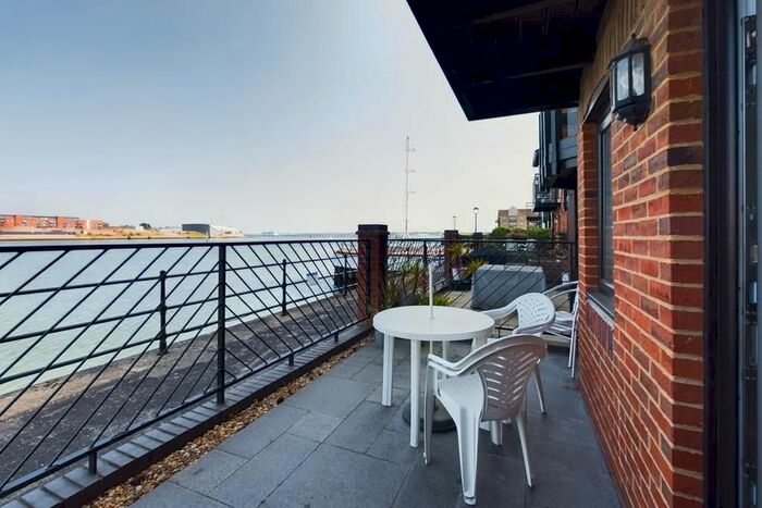 3 Bedroom Town House For Sale In Calshot Court, Ocean Village, SO14