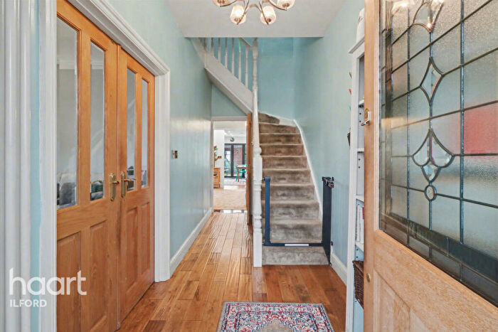 4 Bedroom End Of Terrace House For Sale In Lansdowne Road, Ilford, IG3