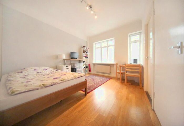 Studio To Rent In Warren Court, Euston Road, Fitzrovia / Bloomsbury, NW1