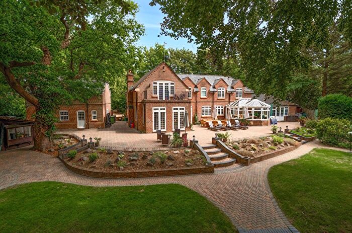 7 Bedroom Detached House For Sale In Grange Road, Netley Abbey, Hampshire, SO31
