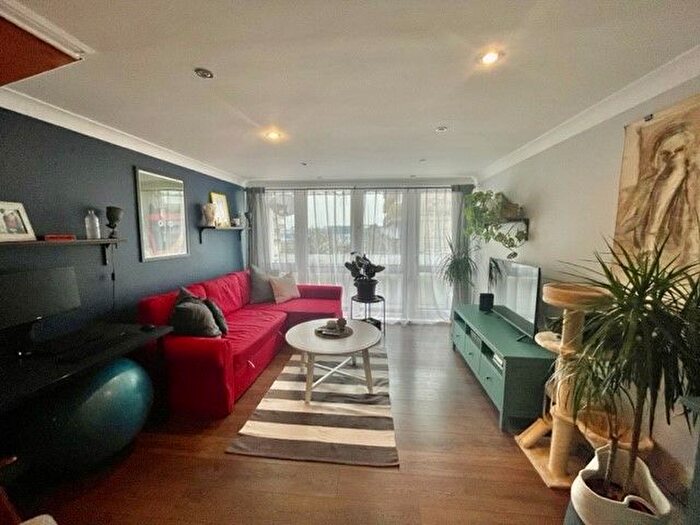 2 Bedroom Maisonette To Rent In Wyndham Court, Southampton, SO15