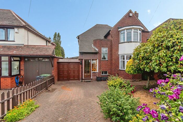 3 Bedroom Detached House For Sale In Dartmouth Avenue, Walsall, WS3