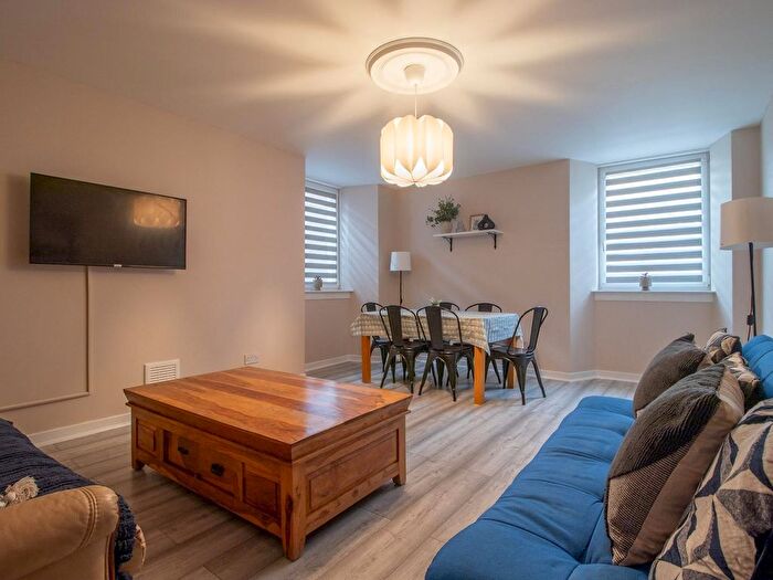 3 Bedroom Flat To Rent In Garnethill, G3