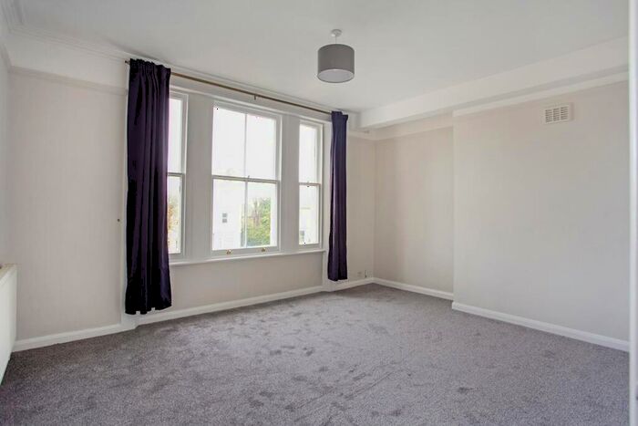Flat To Rent In Ewell Road, Surbiton, KT6