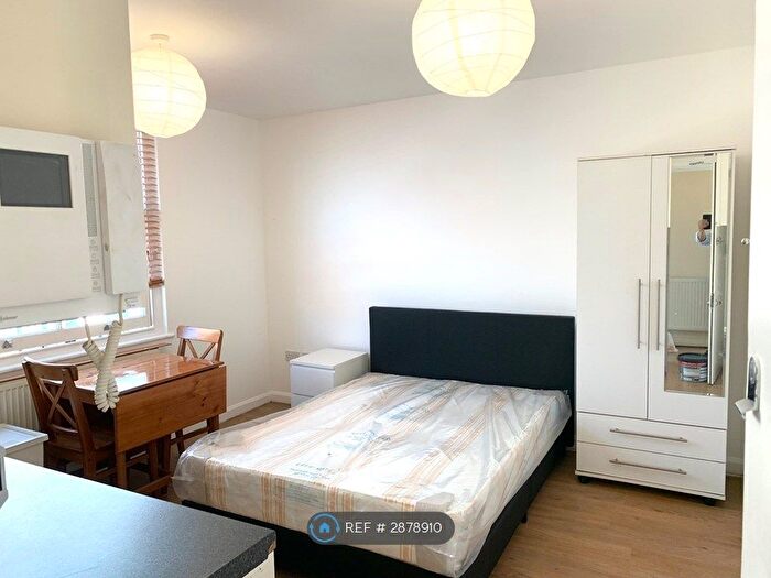 Studio To Rent In Camden, Camden, NW1