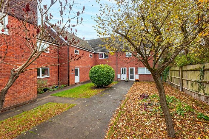 2 Bedroom Flat To Rent In Longfield Road, Tring, HP23