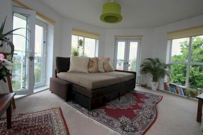 2 Bedroom Flat To Rent In Oakwood Avenue, Beckenham BR3