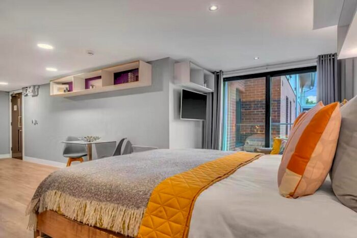 1 Bedroom Flat To Rent In Iconinc - The Glassworks, Cardigan Rd, Leeds, LS6