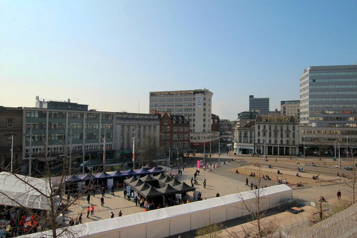 3 Bedroom Flat To Rent In Long Row, Nottingham, NG1