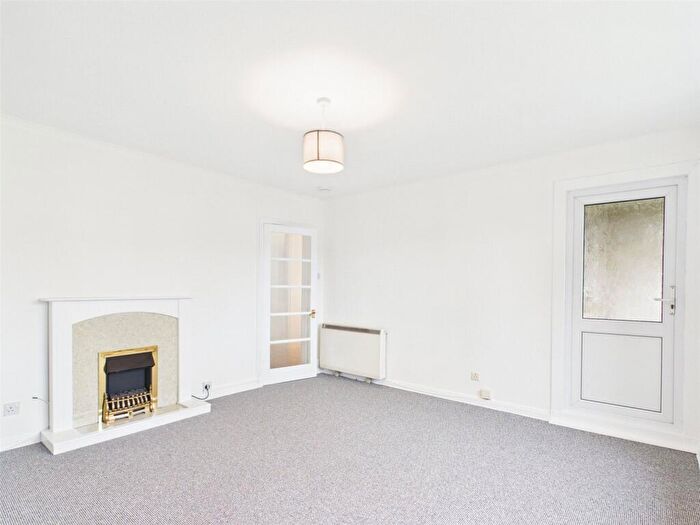 2 Bedroom Apartment To Rent In Falcon Court, Morningside, Edinburgh, EH10