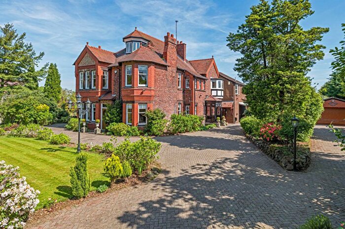 6 Bedroom Detached House For Sale In Fluin Lane, Frodsham, WA6