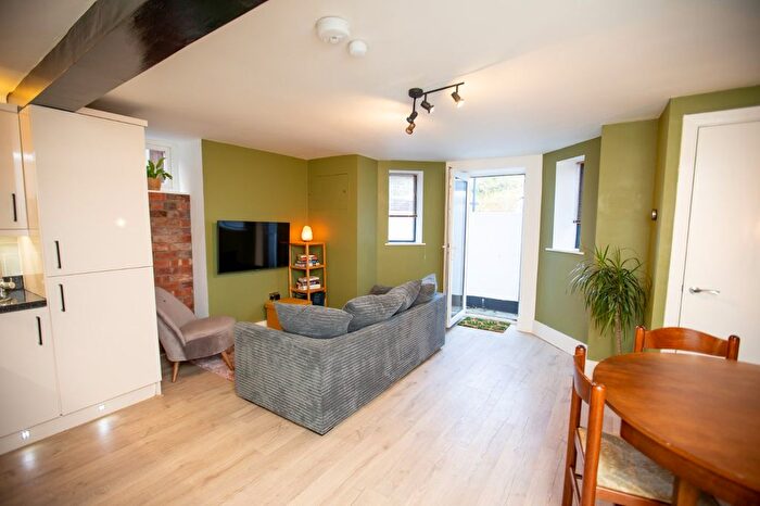 2 Bedroom Flat For Sale In Queenston Road, West Didsbury, Manchester, M20